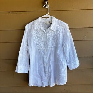 Chico's White Button Down Blouse - Size M - Classic Floral Embroidered Summer